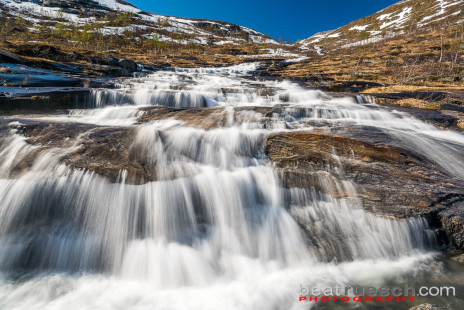 Wasserfall beim Mefjordvatnan (Senja)