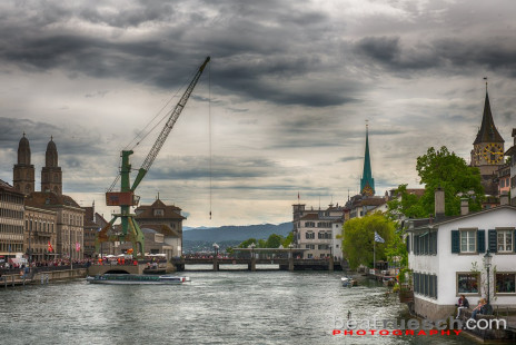 Stadt Zürich mit Hafenkran